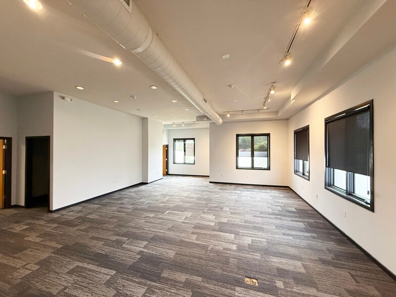 301 Williamston Center Dr, Williamston, MI for lease - Interior Photo - Image 3 of 8