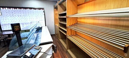 Retail in Manzanares el Real, Madrid for lease Interior Photo- Image 2 of 14