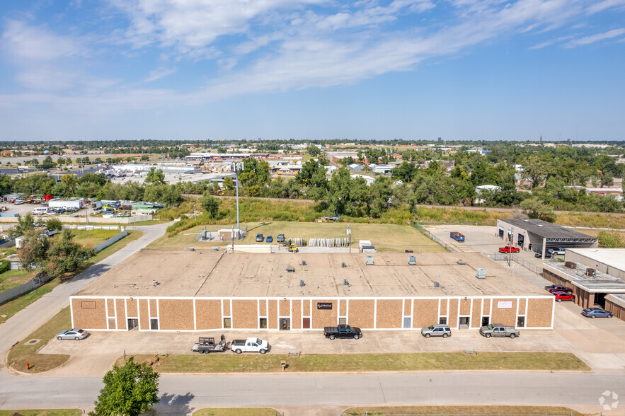 2737-2749 W California Ave, Oklahoma City, OK for lease - Building Photo - Image 3 of 13