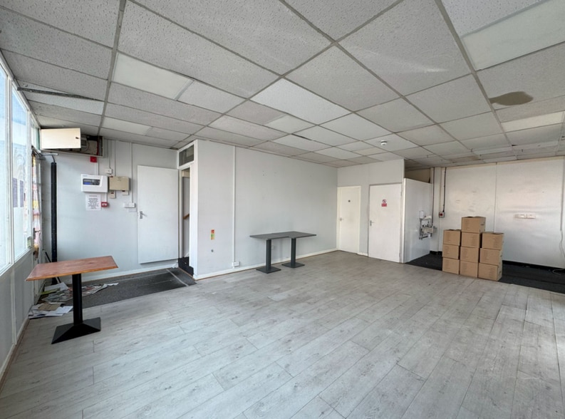 6-8 Monmouth St, Bridgwater for sale - Interior Photo - Image 3 of 5