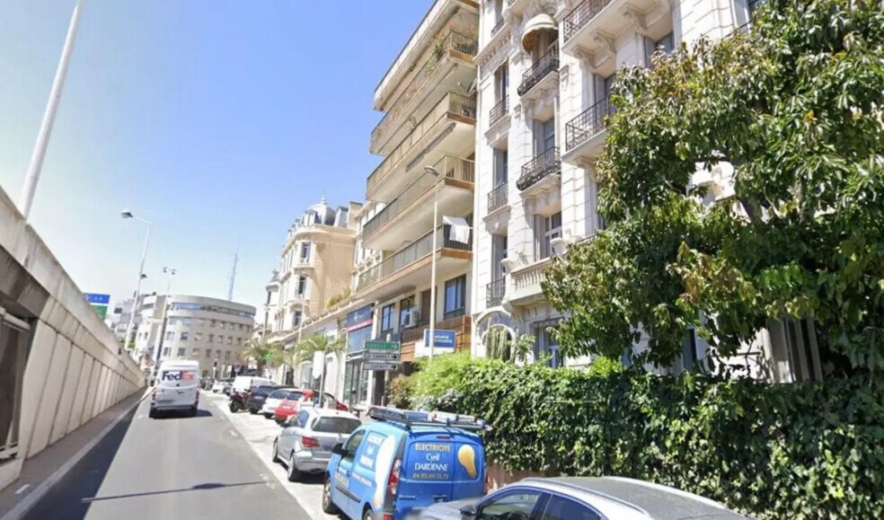 Office in Cannes for lease - Building Photo - Image 3 of 8