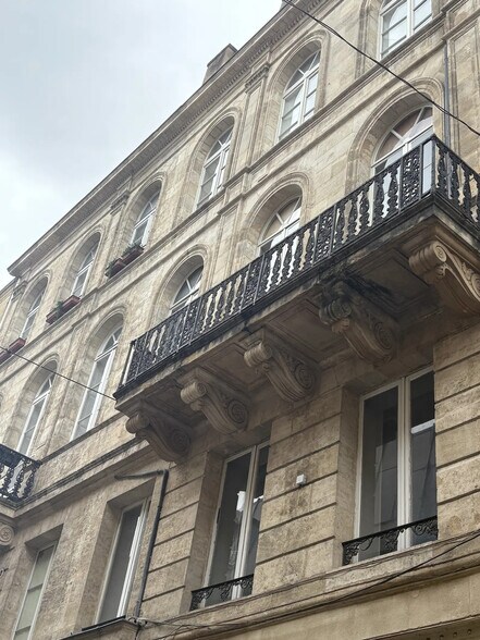 Office in Bordeaux for lease - Building Photo - Image 1 of 16