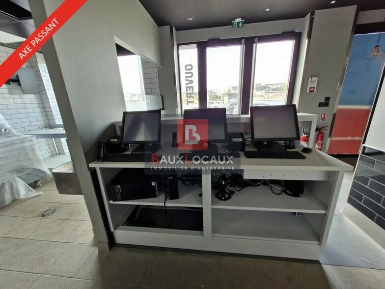 Retail in Martigues for sale - Interior Photo - Image 2 of 22