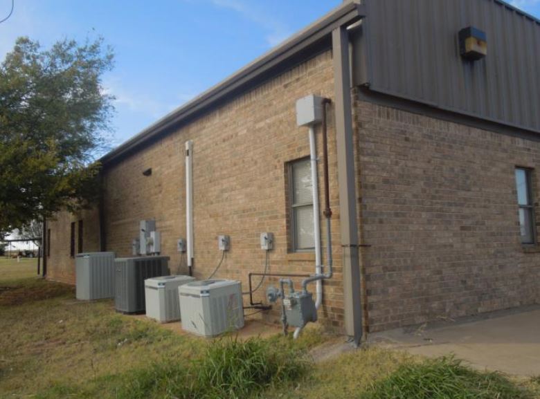 1702 N Glenn L English St, Cordell, OK for sale - Building Photo - Image 3 of 11