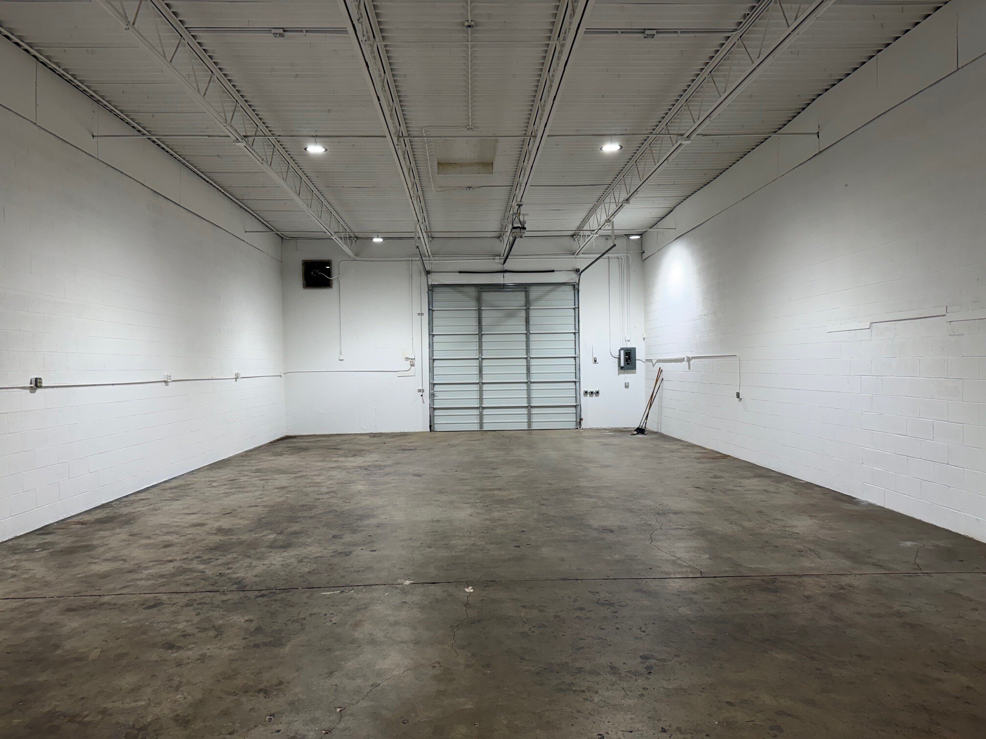 7632-7636 E 46th Pl, Tulsa, OK for lease Interior Photo- Image 1 of 11