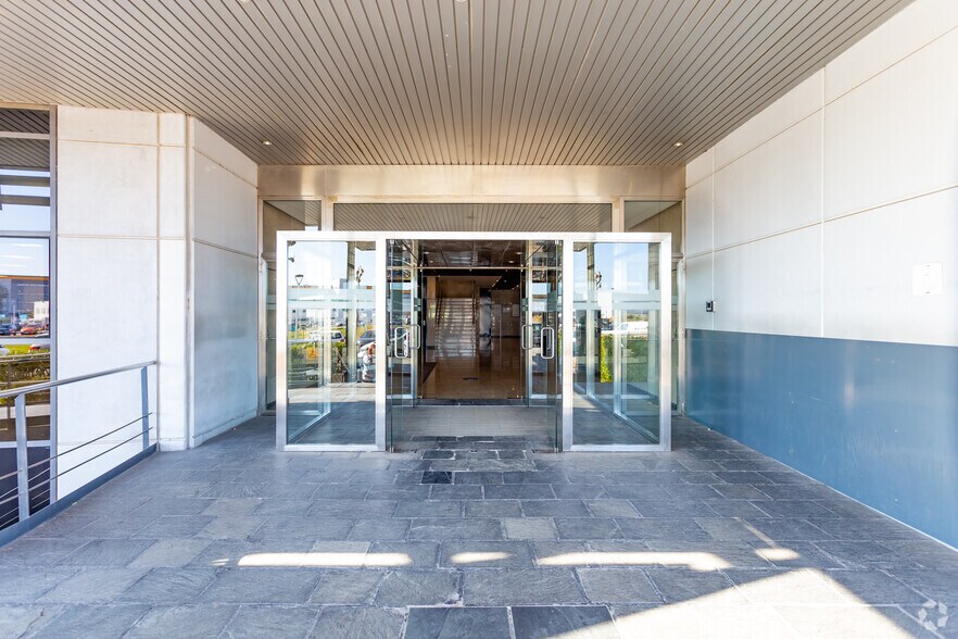 Office in El Prat de Llobregat, Barcelona for lease - Building Photo - Image 3 of 3