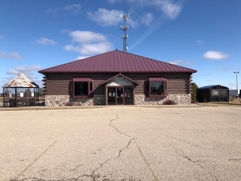 8540 Bison Rd, Larsen, WI for sale - Building Photo - Image 1 of 1