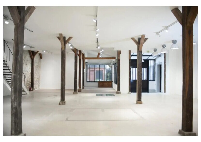 Retail in Paris for lease - Interior Photo - Image 1 of 8