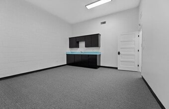 2008 W Dorothea Ave, Visalia, CA for lease Interior Photo- Image 1 of 2