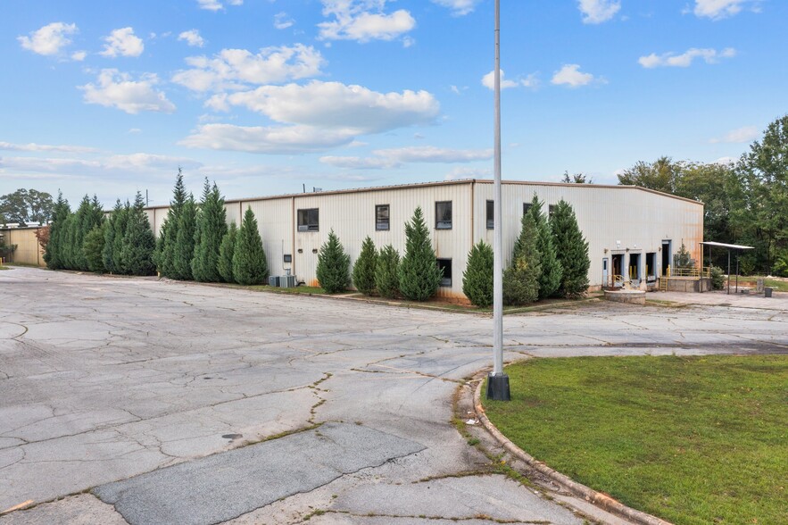 1820 Martin Luther King Jr Ave, Salisbury, NC for lease - Building Photo - Image 1 of 15