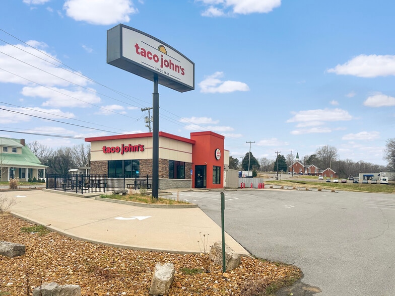 415 Donelson Pkwy Pky, Dover, TN for sale - Building Photo - Image 2 of 3