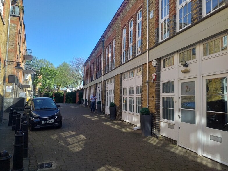 Blake Mews, Richmond for sale - Building Photo - Image 3 of 3