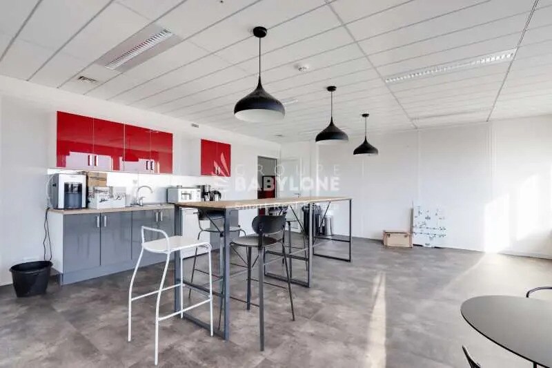 20 Ter Rue De Bezons, Courbevoie for lease - Interior Photo - Image 3 of 18