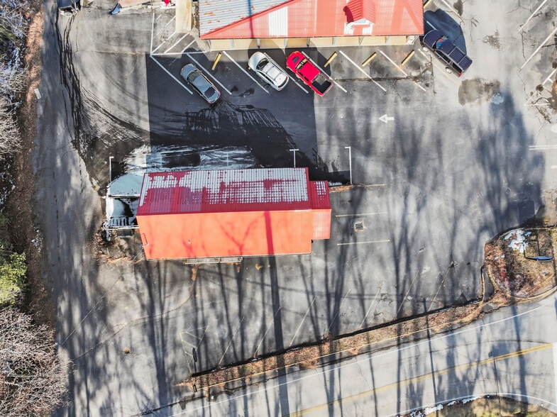 1937 Robertson Loop Rd, Clarkesville, GA for sale - Building Photo - Image 2 of 10