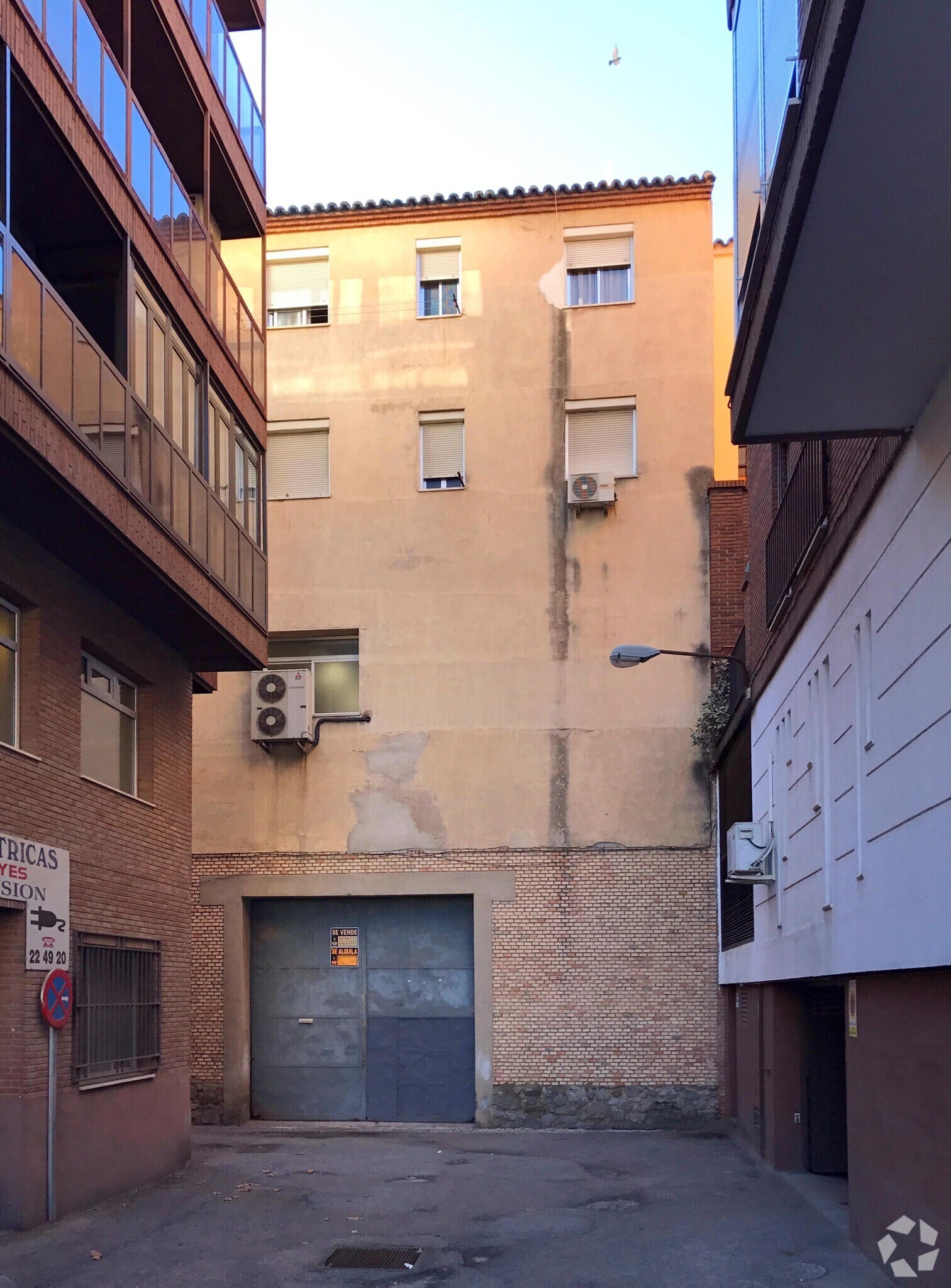 Plaza Vecinos, 9, Toledo, Toledo for sale Primary Photo- Image 1 of 1