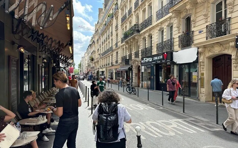 Retail in Paris for lease Building Photo- Image 1 of 7