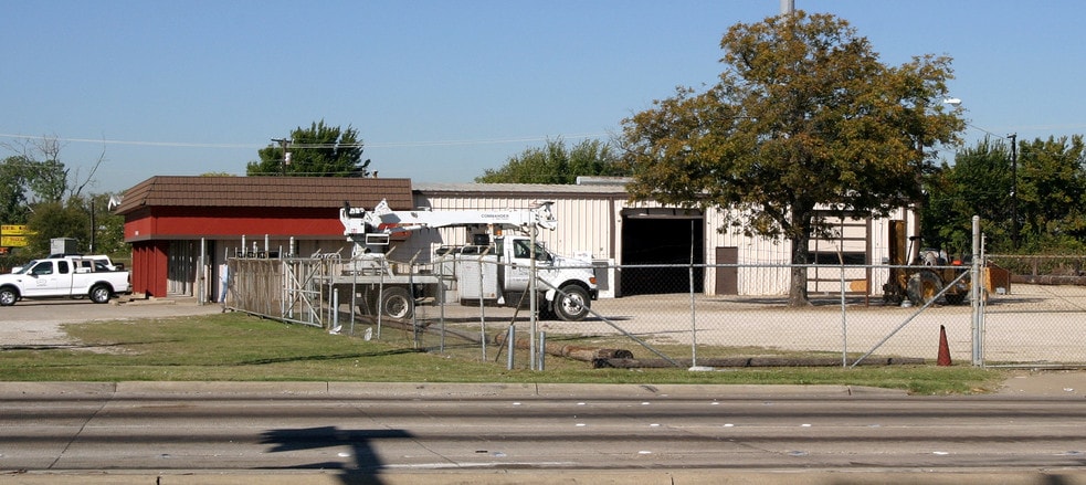 115 W Walnut St, Garland, TX for lease - Primary Photo - Image 1 of 1