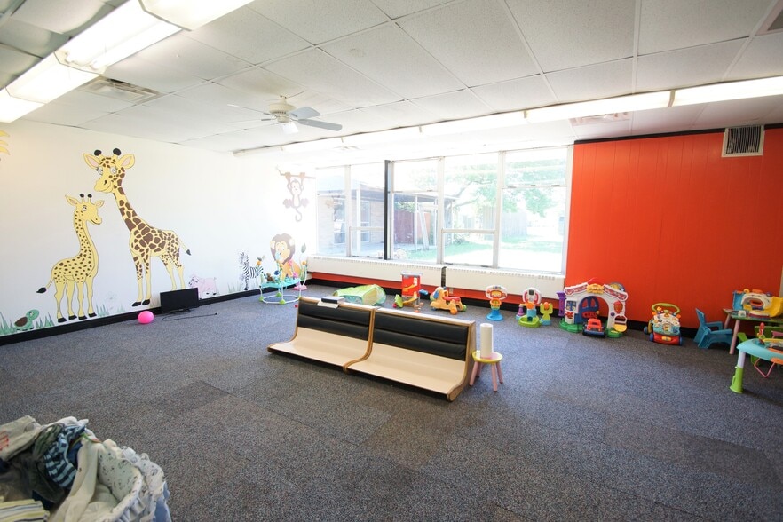 2631 Harvard Ave NW, Canton, OH for lease - Interior Photo - Image 2 of 18