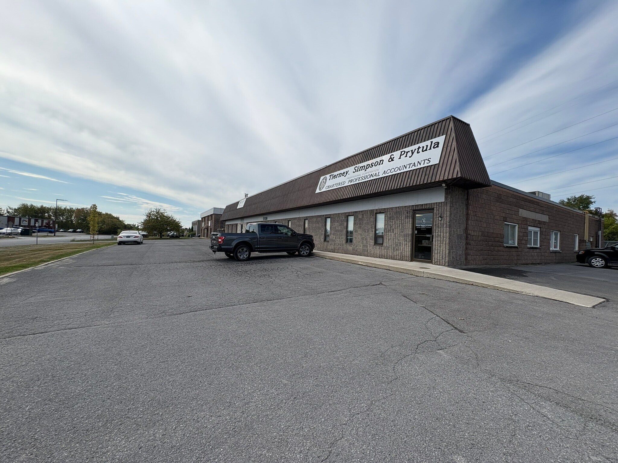 1159 Clyde Crt, Kingston, ON for lease Primary Photo- Image 1 of 3