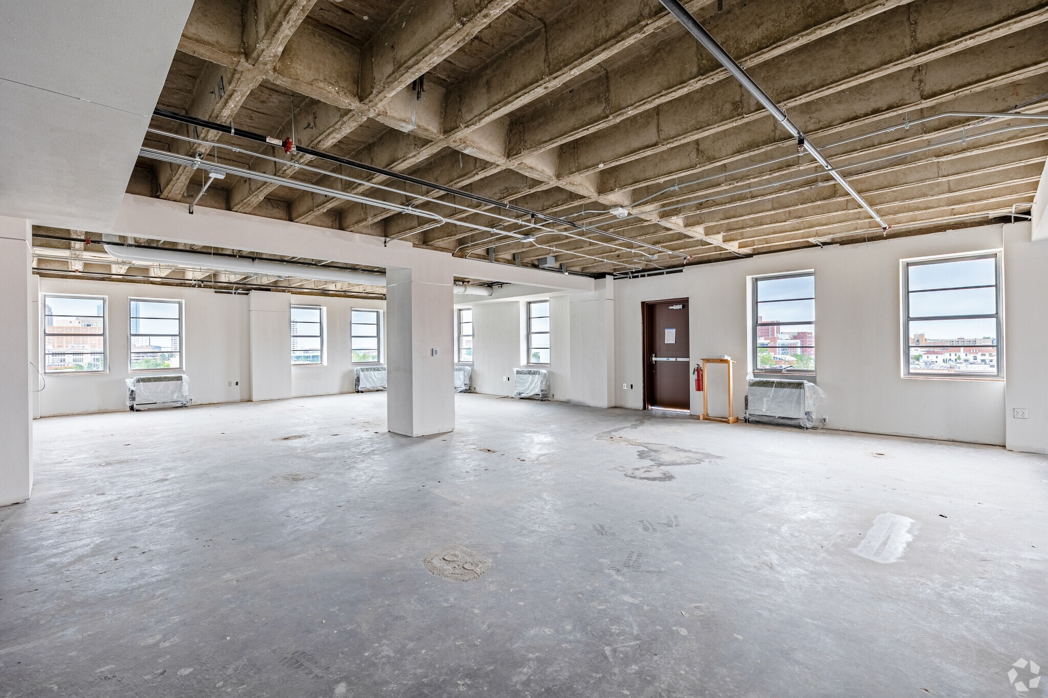 1141 N Robinson Ave, Oklahoma City, OK for lease Interior Photo- Image 1 of 3