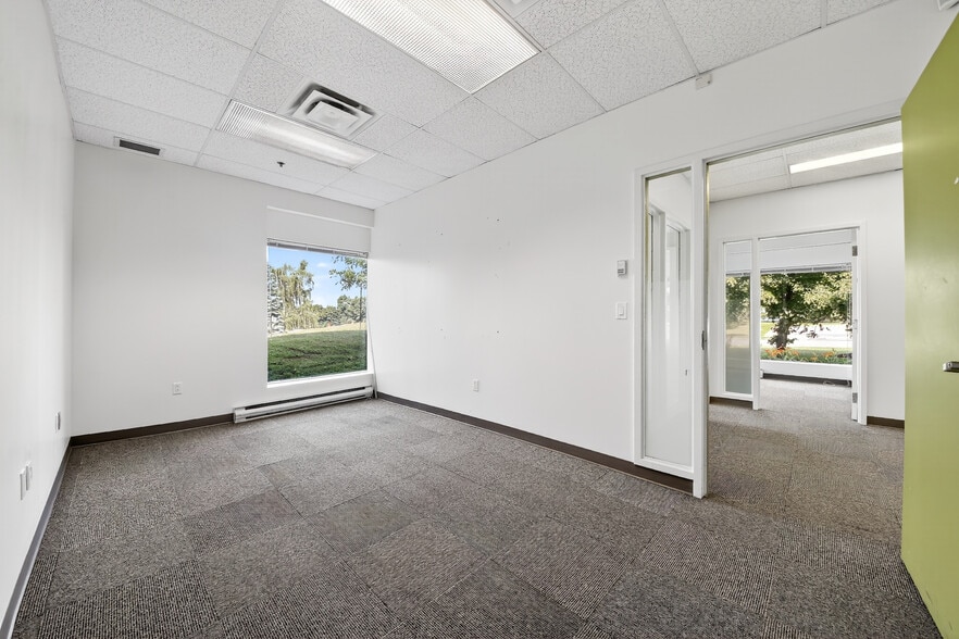 7210-7220 Rue Frederick-Banting, Saint-Laurent, QC for lease - Building Photo - Image 3 of 16