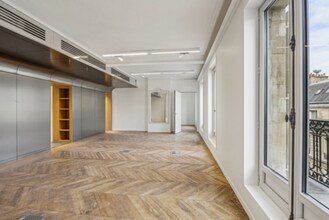 254 Boulevard Saint-Germain, Paris for lease Interior Photo- Image 2 of 4