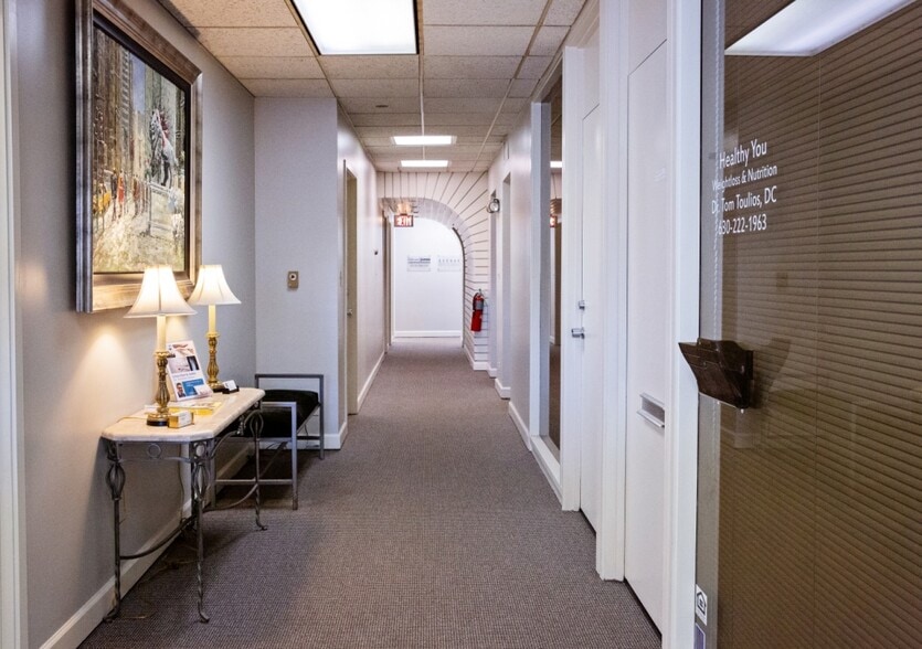 4705-4707 Willow Springs Rd, La Grange, IL for lease - Interior Photo - Image 3 of 4