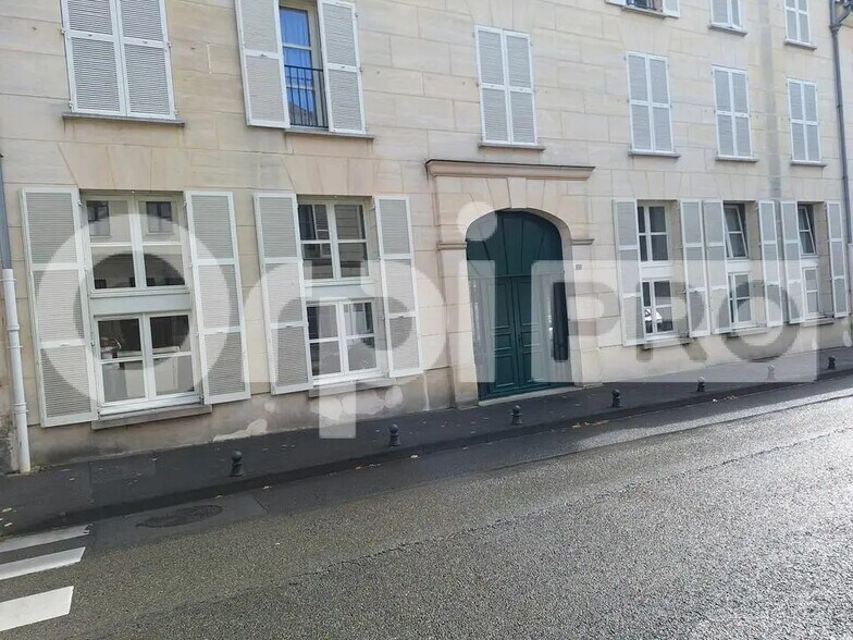 Office in Compiègne for lease - Building Photo - Image 1 of 7