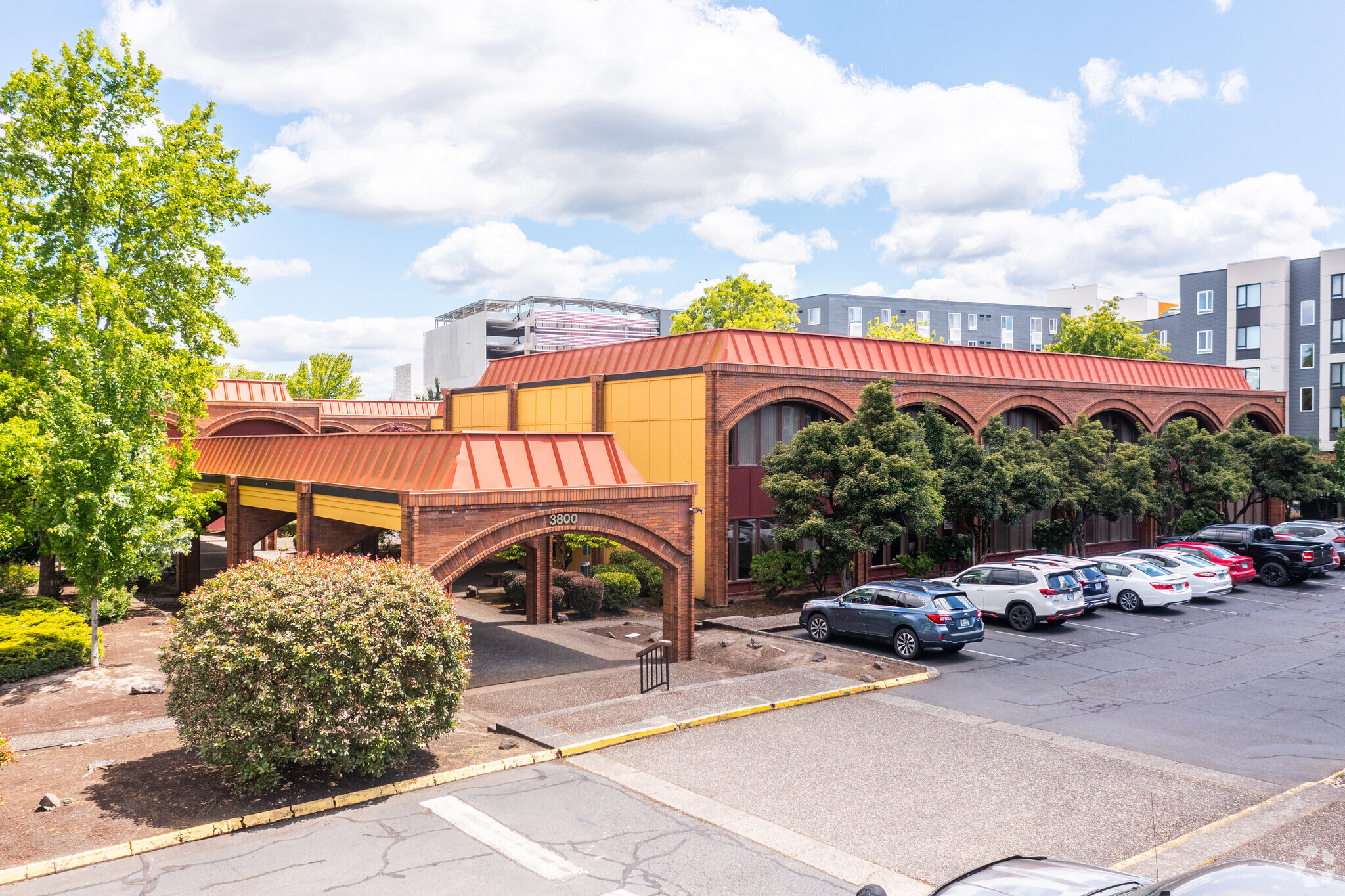 3800 SW Cedar Hills Blvd, Beaverton, OR for lease Building Photo- Image 1 of 9