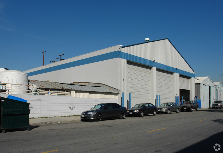 2135 W 15th St, Long Beach, CA for lease - Building Photo - Image 1 of 3