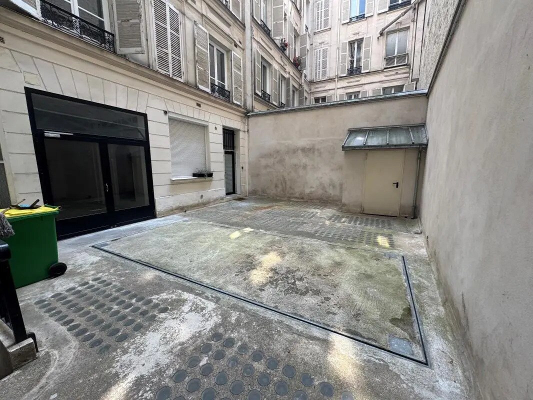 Flex in Paris for lease Building Photo- Image 1 of 14