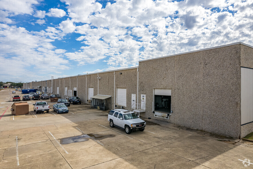 1201-1299 Commerce Dr, Richardson, TX for lease - Building Photo - Image 3 of 6