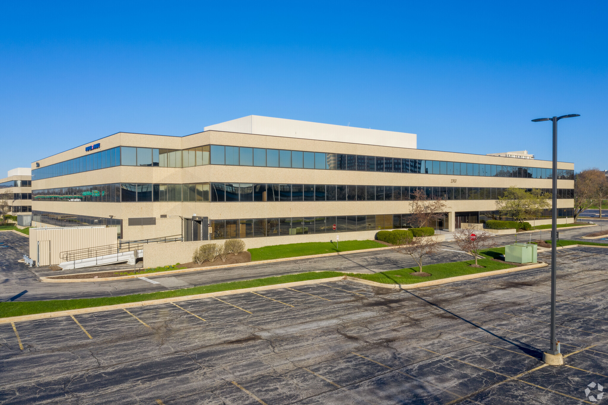 2707 Butterfield Rd, Oak Brook, IL for lease Building Photo- Image 1 of 19