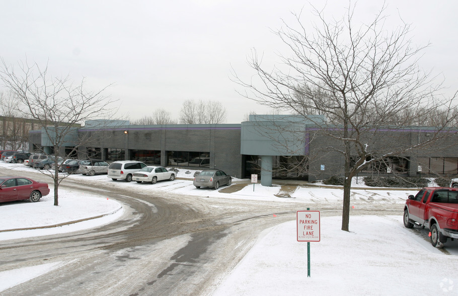 6801-6811 Flying Cloud Dr, Eden Prairie, MN for lease - Building Photo - Image 2 of 5