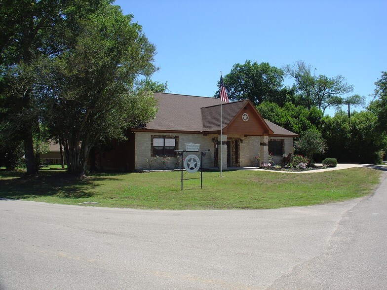 2038 Mills St, Waller, TX for sale - Primary Photo - Image 1 of 1