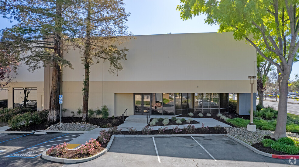 2450 Zanker Rd, San Jose, CA for lease - Building Photo - Image 2 of 9