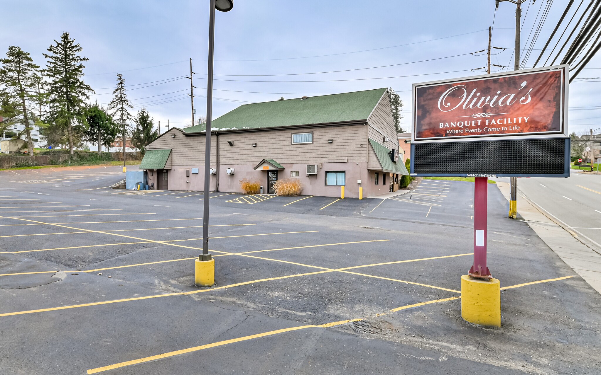 318 Forest Grove Rd, Coraopolis, PA for sale Building Photo- Image 1 of 1