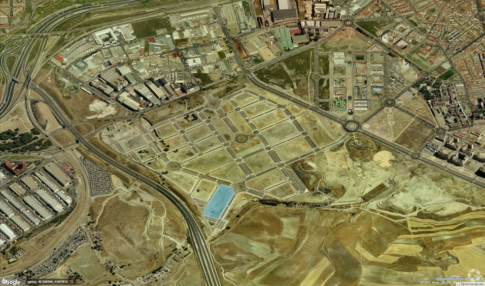 Calle Perales del Río, Madrid, Madrid for lease - Building Photo - Image 2 of 2