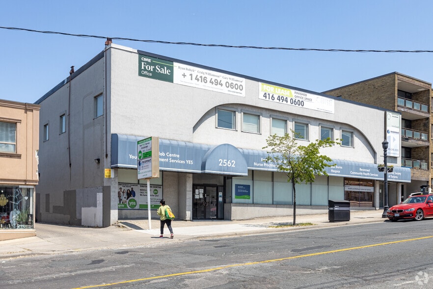 2562 Eglinton Ave W, Toronto, ON for sale - Building Photo - Image 2 of 2