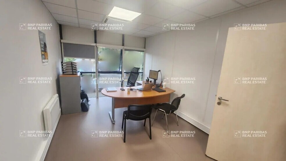 Office in Chelles for sale - Interior Photo - Image 1 of 7