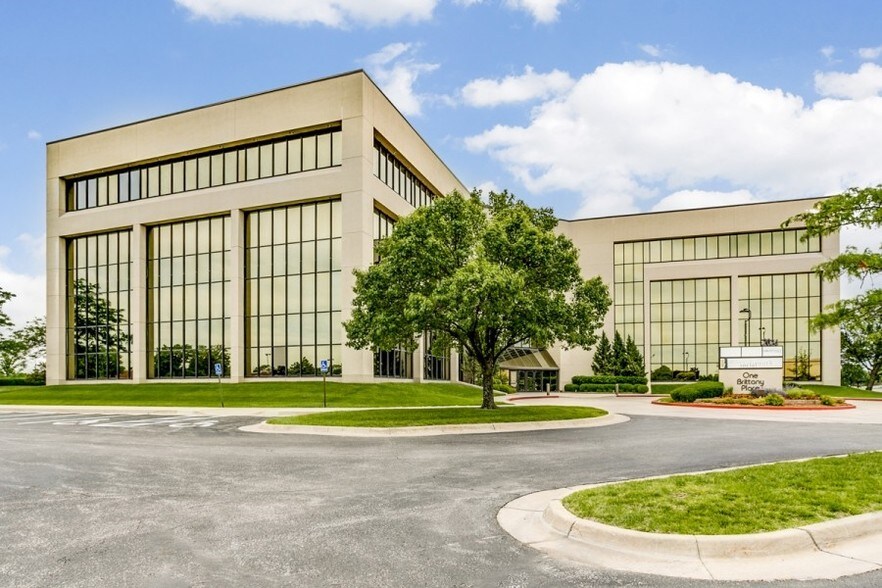 1938 N Woodlawn St, Wichita, KS 67208