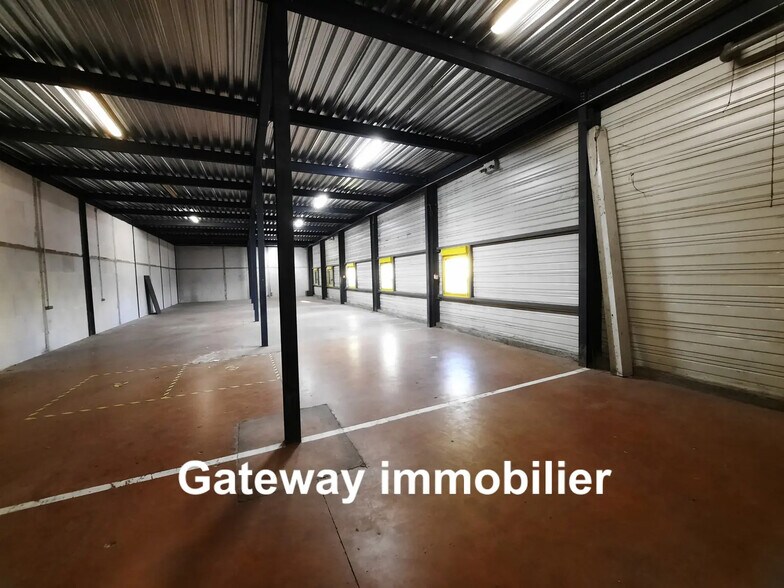 Industrial in COURNON-D'AUVERGNE for lease - Building Photo - Image 2 of 7