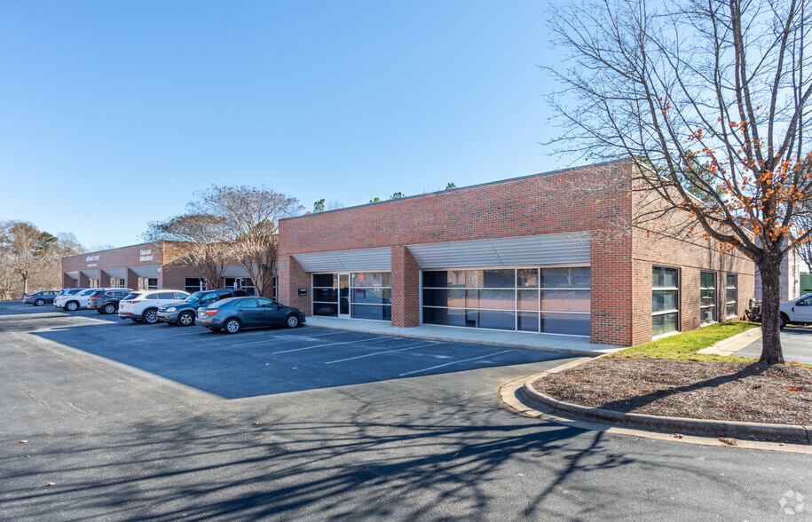 625 Hutton St, Raleigh, NC for lease - Primary Photo - Image 1 of 32