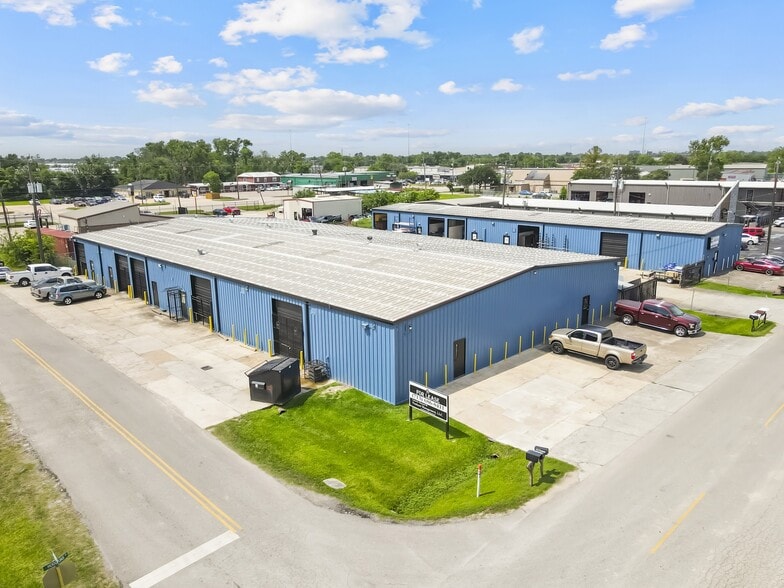 940 Hodgkins St portfolio of 2 properties for sale on LoopNet.com - Building Photo - Image 2 of 10