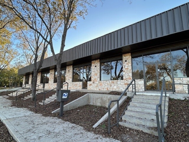 202 S C M Allen Pkwy, San Marcos, TX for lease Building Photo- Image 1 of 7