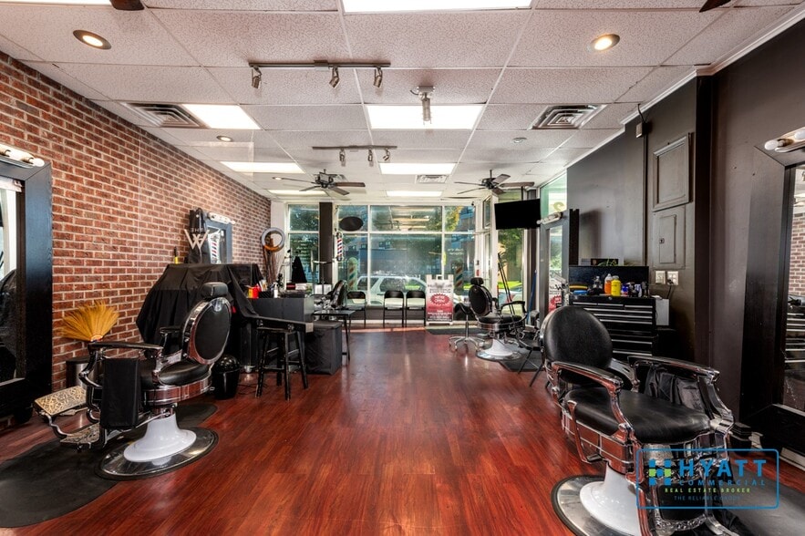 7452-7456 Baltimore Annapolis Blvd, Glen Burnie, MD for lease - Building Photo - Image 2 of 8