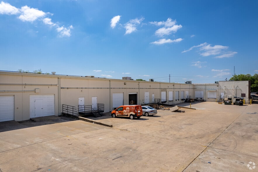 4210 S Industrial Dr, Austin, TX for lease - Building Photo - Image 2 of 4