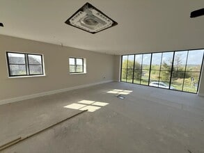 Court Ln, Christchurch for lease Interior Photo- Image 1 of 1