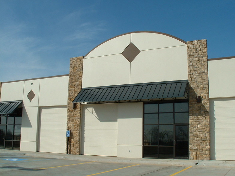 8200 SW Regional Airport Blvd, Bentonville, AR for sale - Building Photo - Image 1 of 1