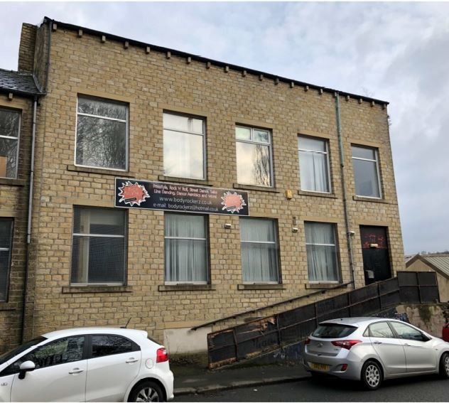 Crow Ln, Huddersfield for lease - Primary Photo - Image 1 of 3